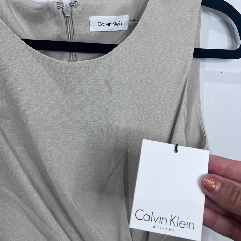 Calvin Klein • Women Cream Stone Sleeveless Starburst Ruched Sheath Dress 4 NWT - Picture 5 of 7